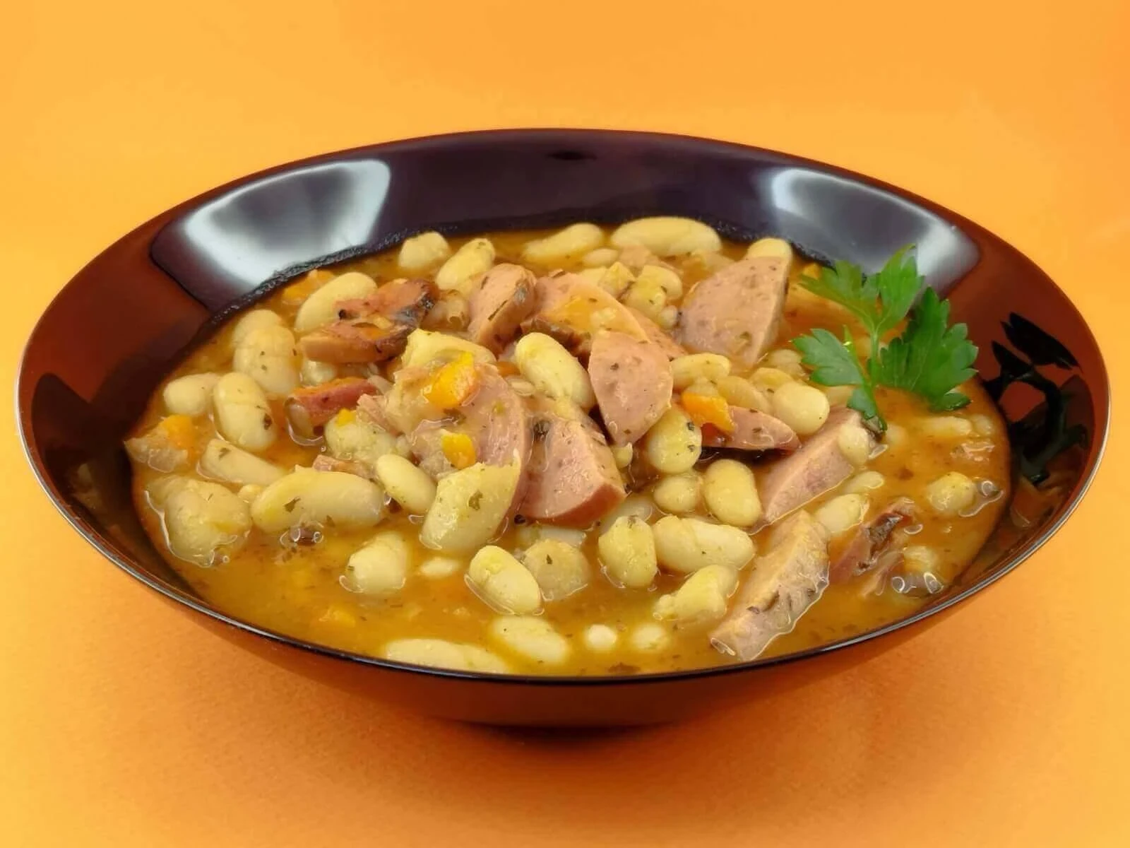 Рецепта за Боб Яхния с Наденица