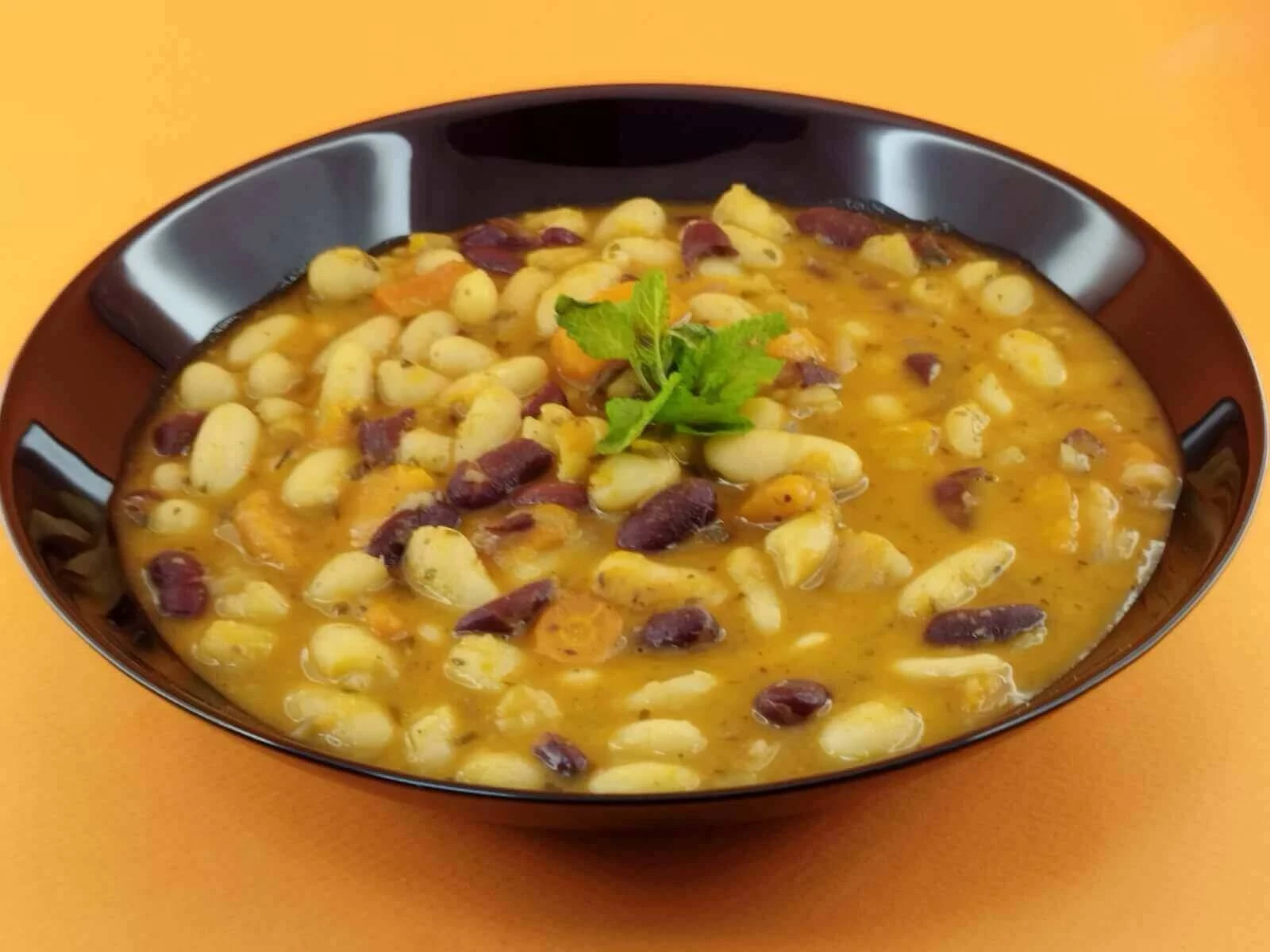 Рецепта за Боб Яхния