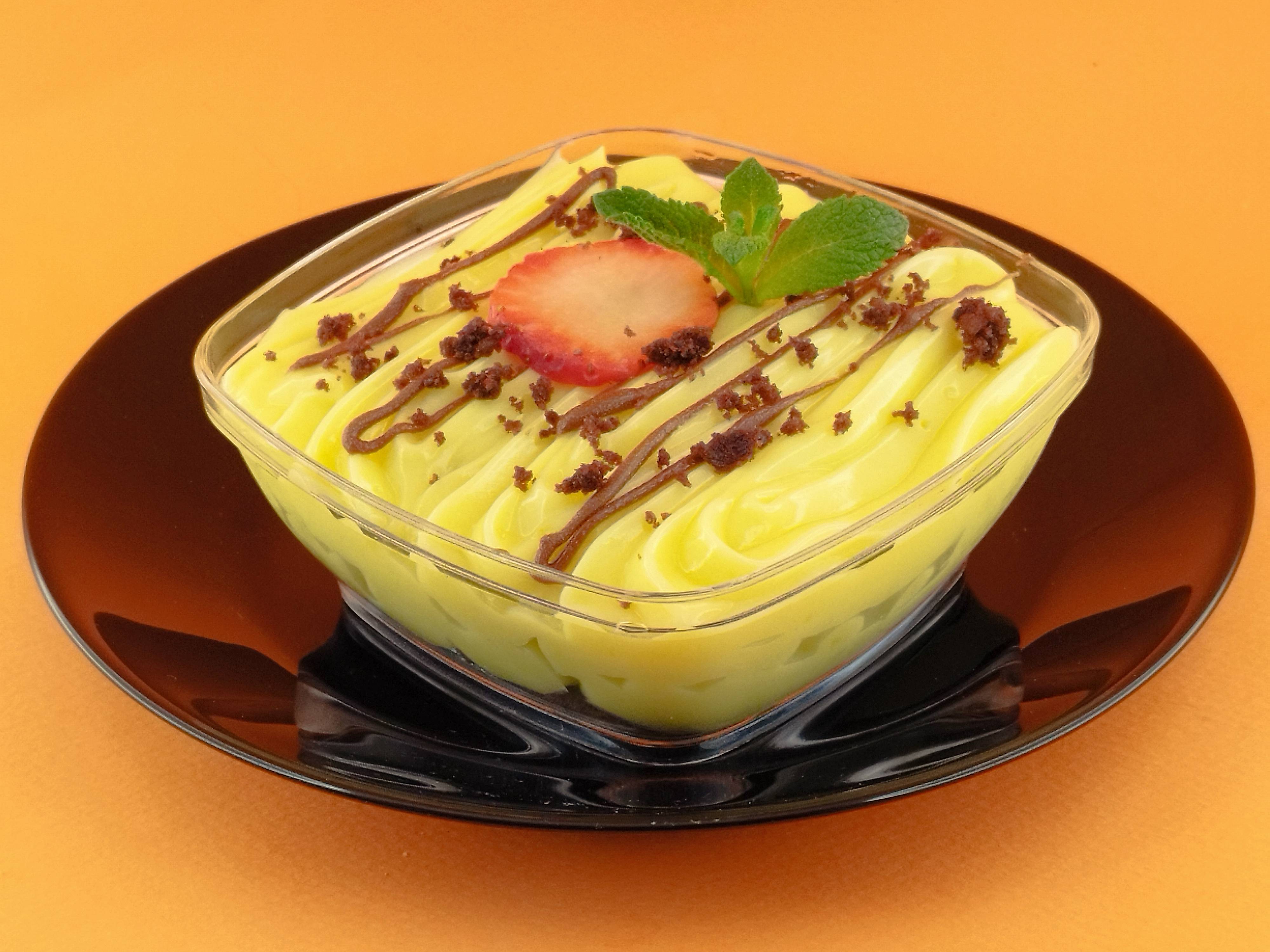 Бисквитена торта с баварски крем