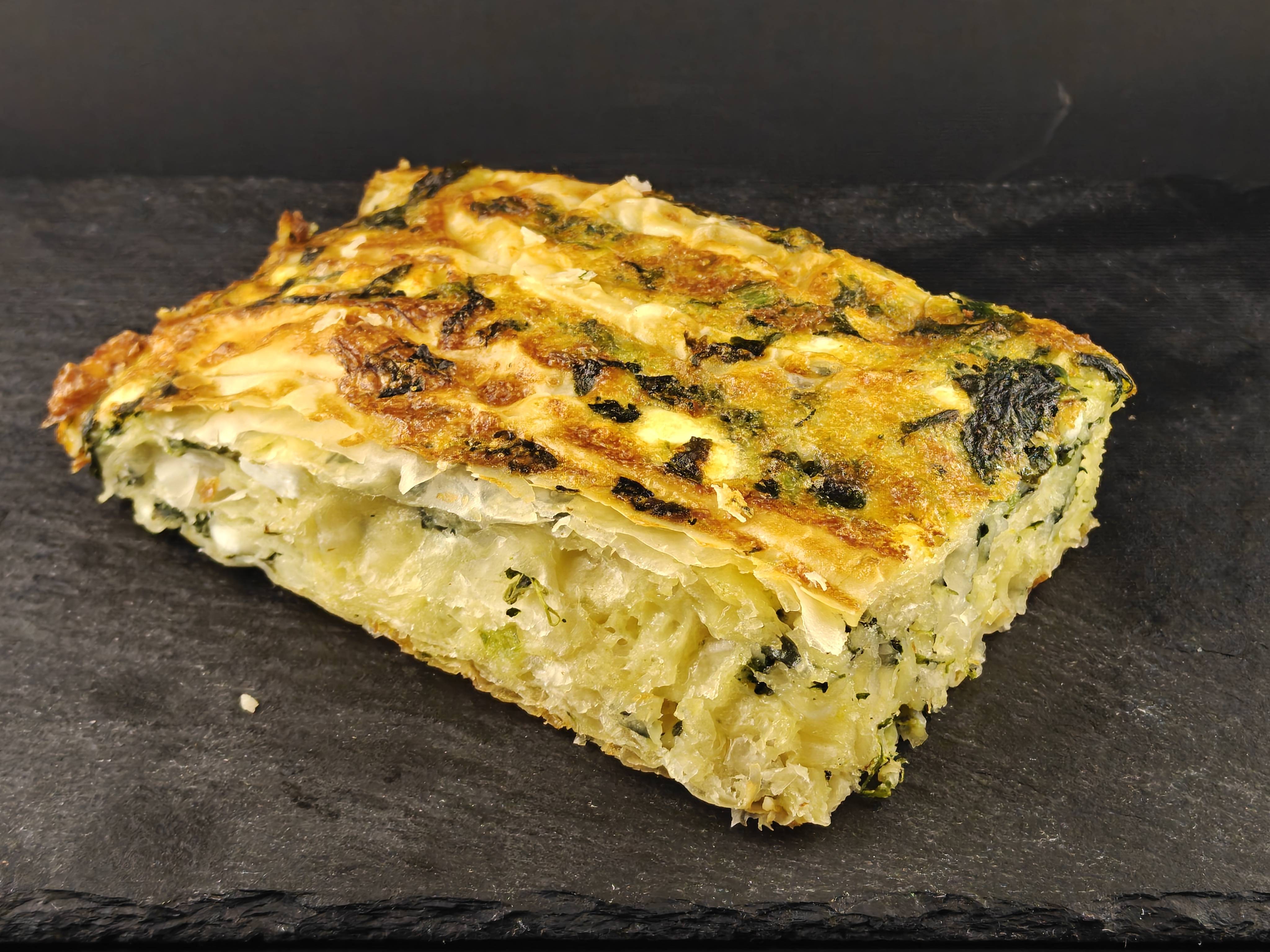 Домашна баница със спанак и сирене 