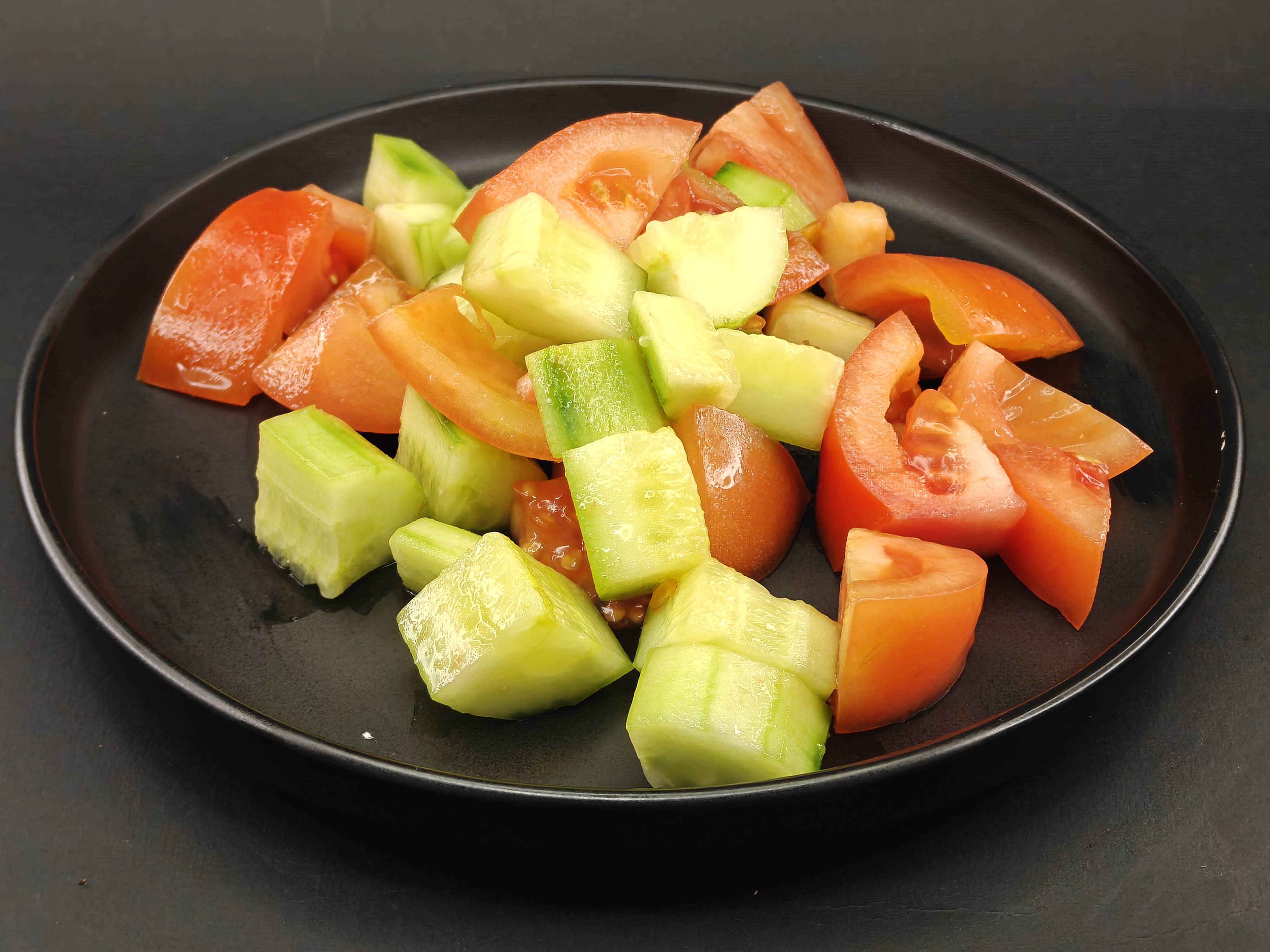 Гарнитура домати и краставици 