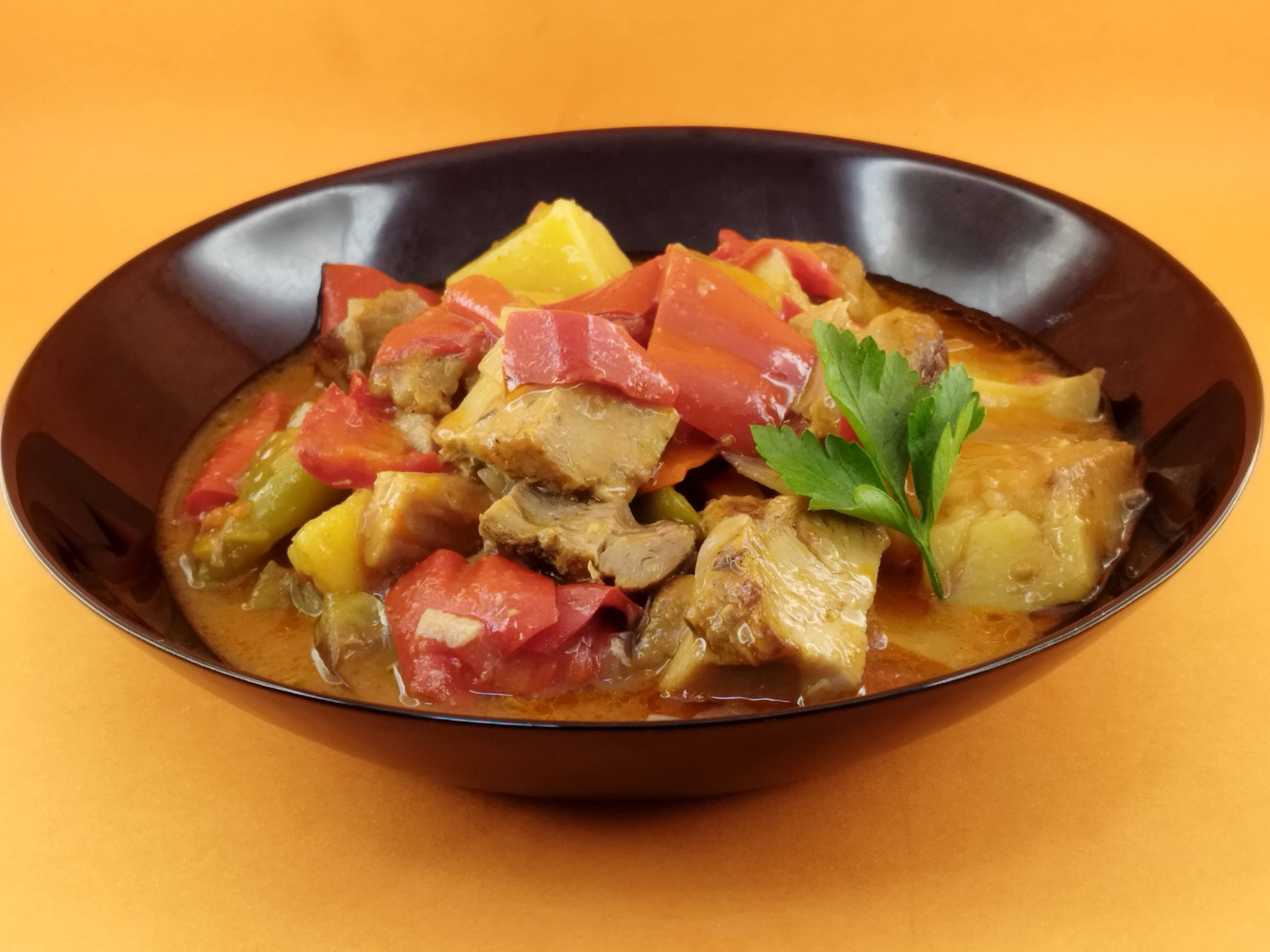 Гулаш със свинско месо 