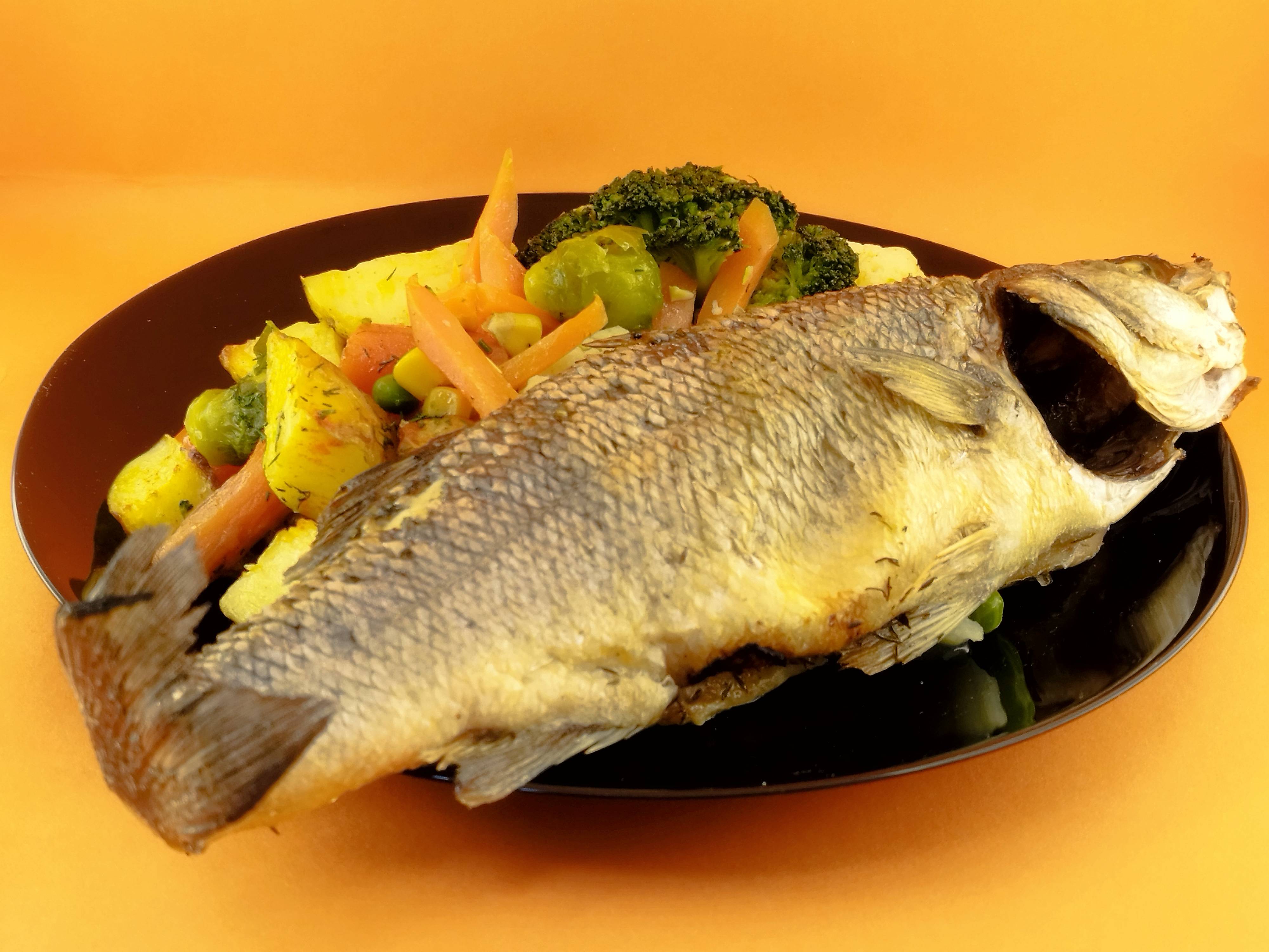 Лаврак с гарнитури