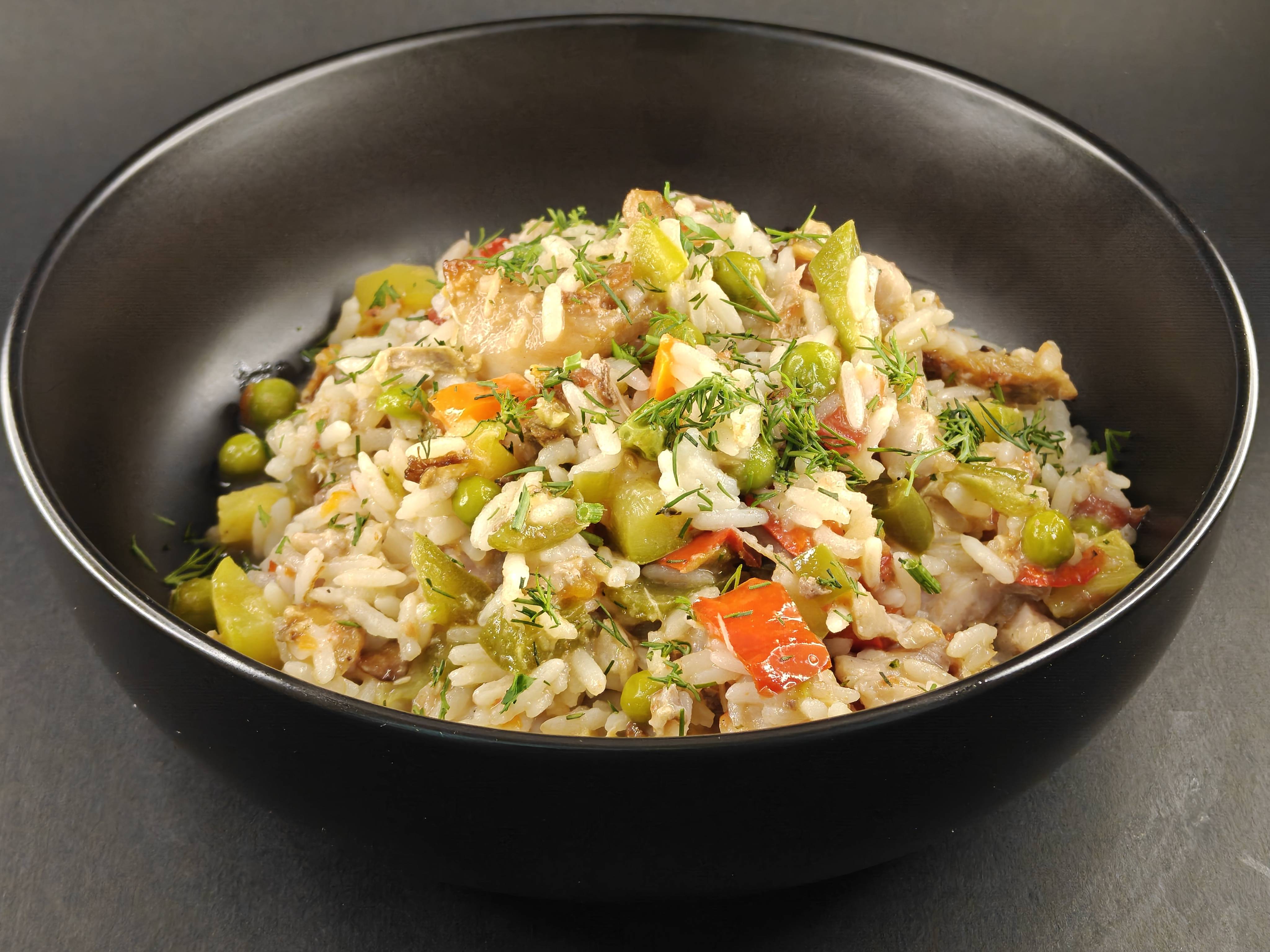 Паеля с пилешко , заешко и зеленчуци 