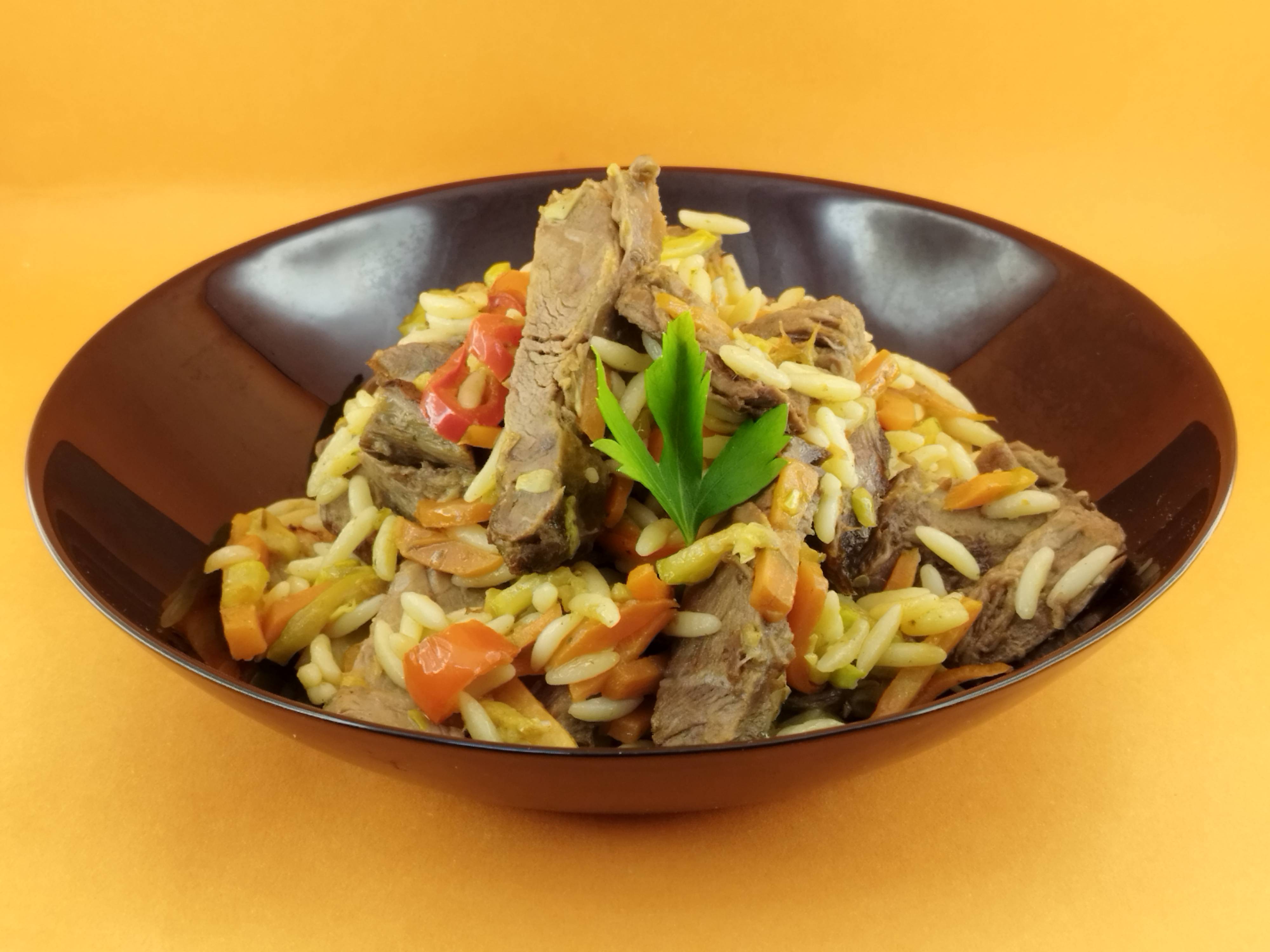 Паста с телешко и зеленчуци 