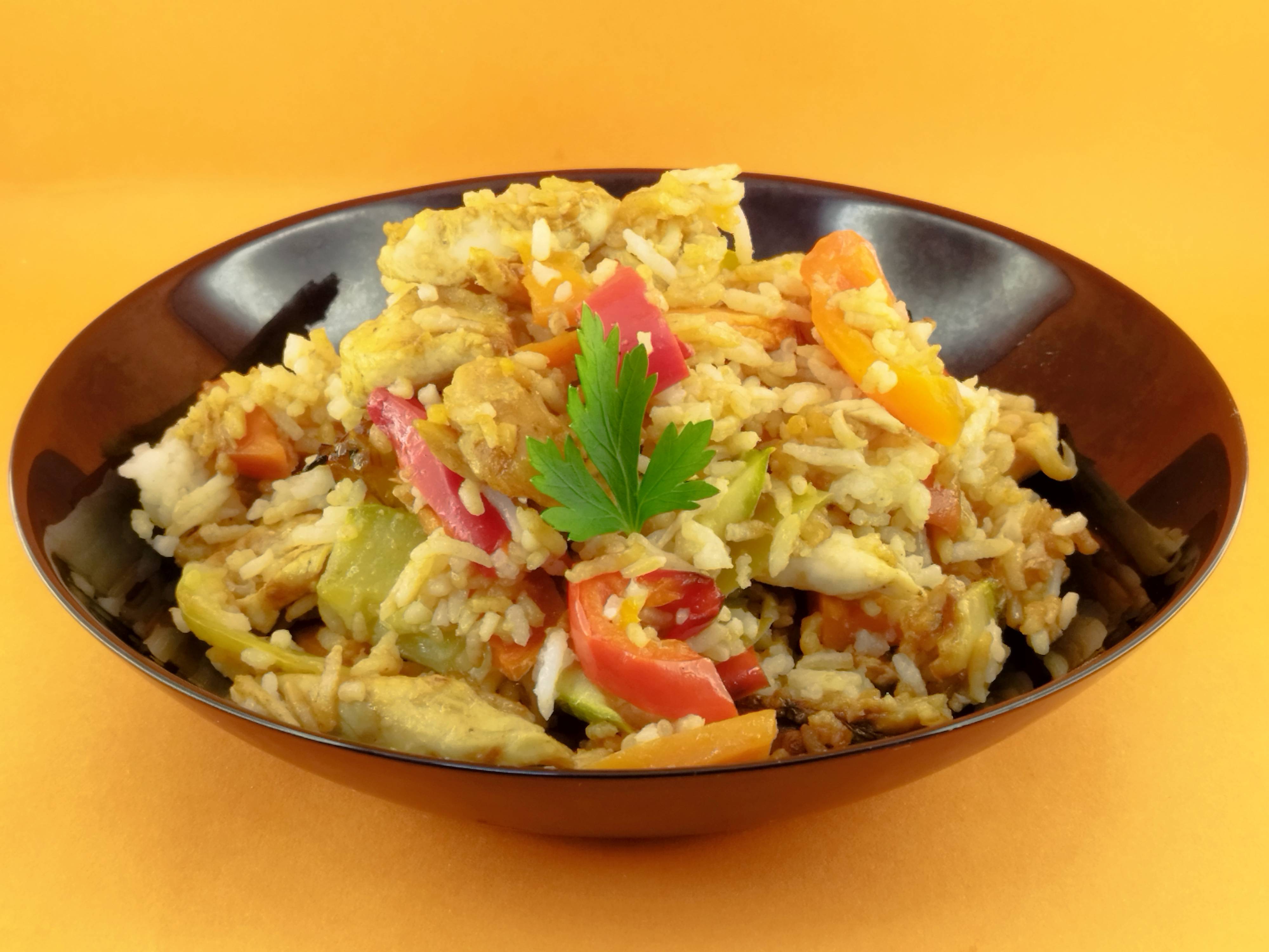 Пилешки филенца с ориз и зеленчуци