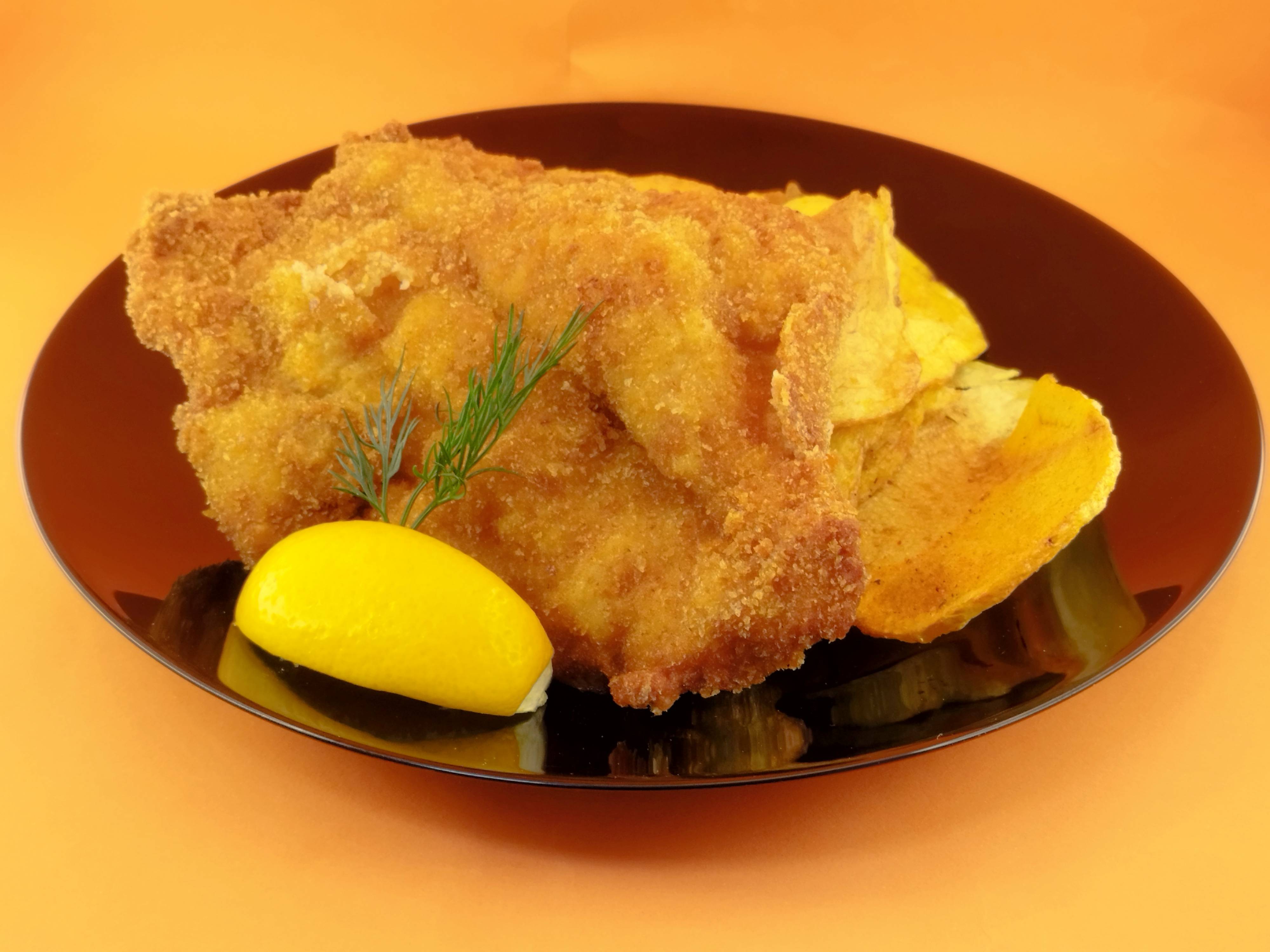 Пилешки шницел по виенски с гарнитура 