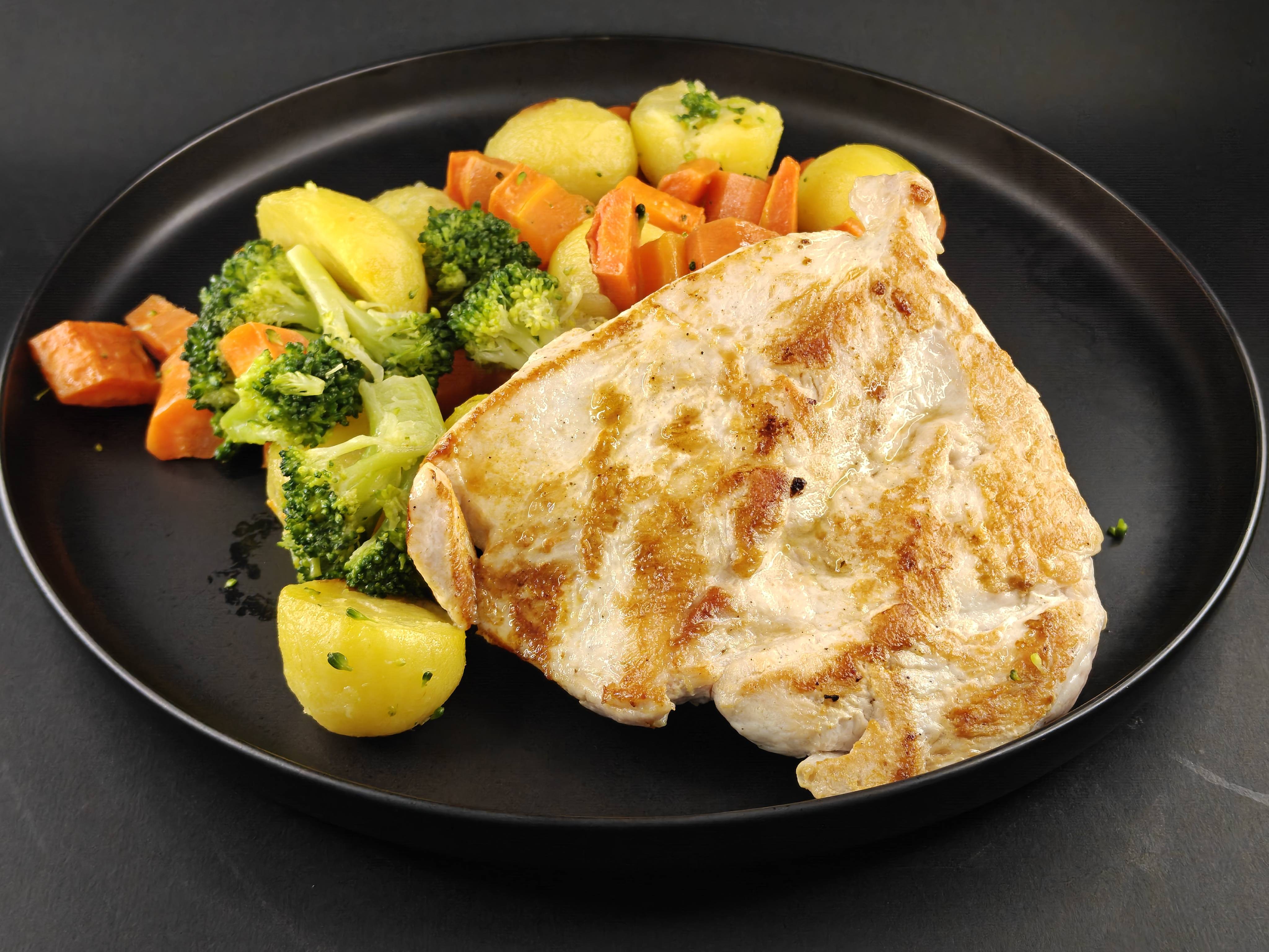 Пуешко филе на скара с гарнитура