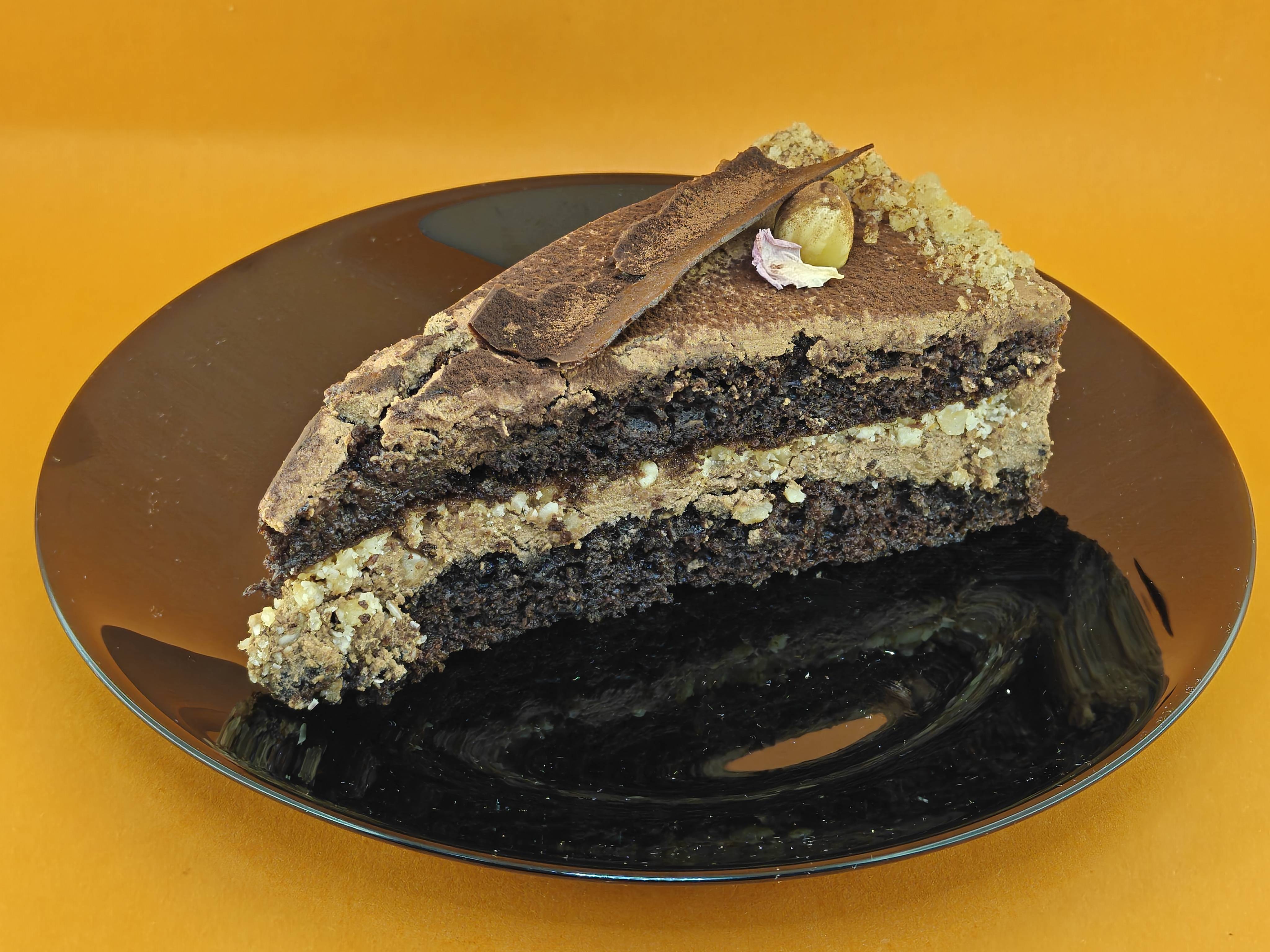 Шоколадова торта с лешници