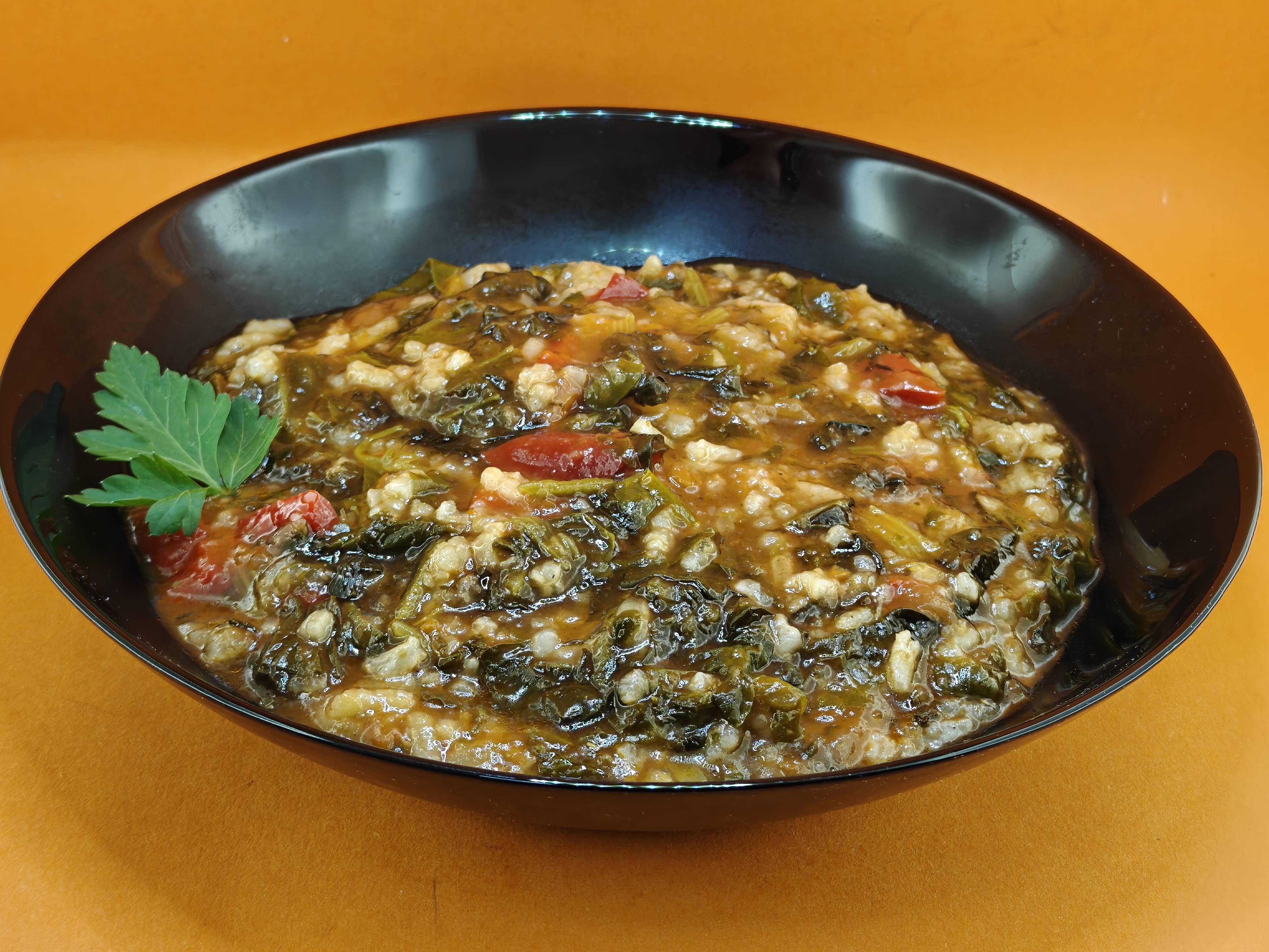 Спанак с червена чушка и ориз