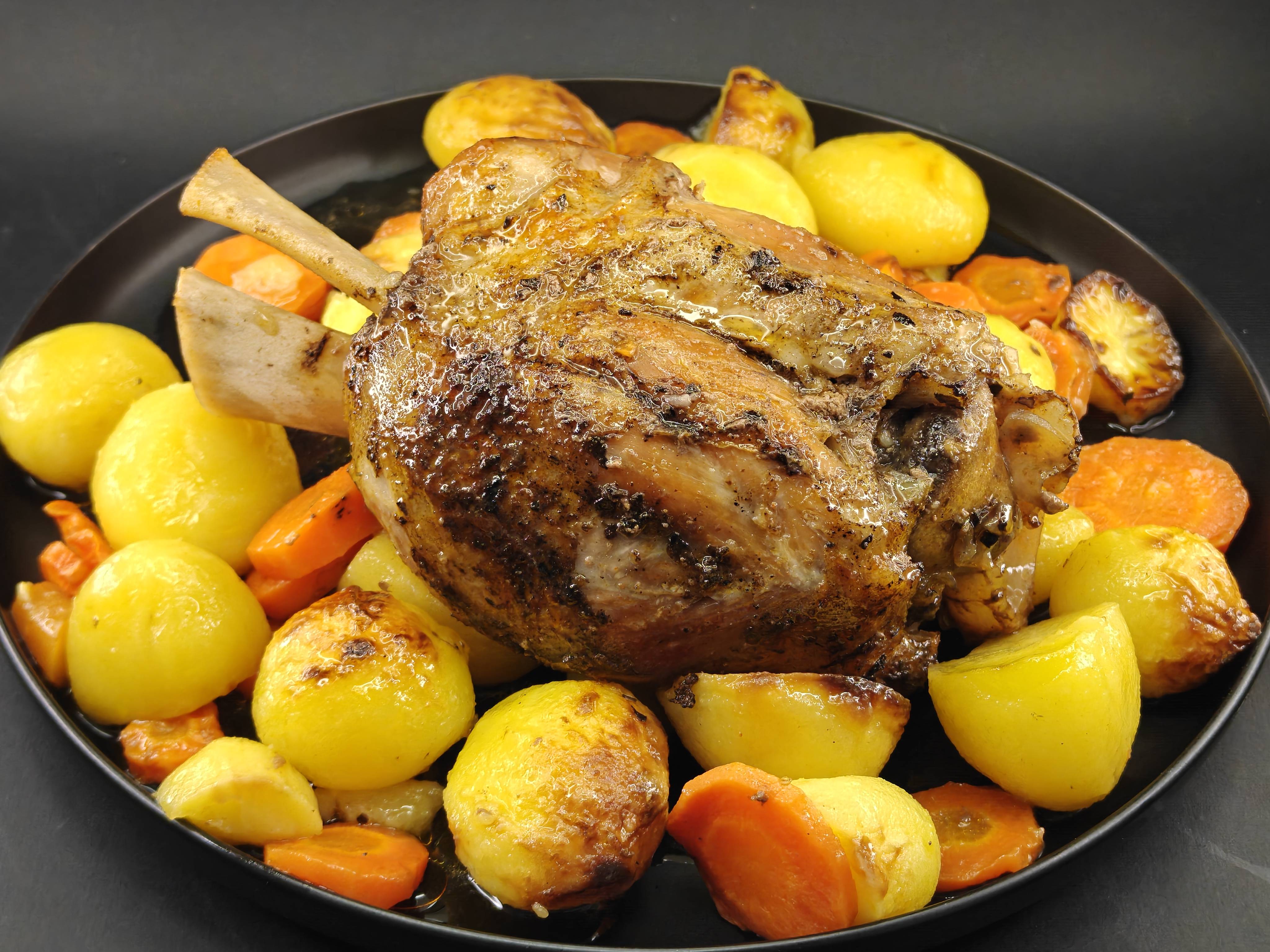 Свински джолан "Макси" с гарнитура 