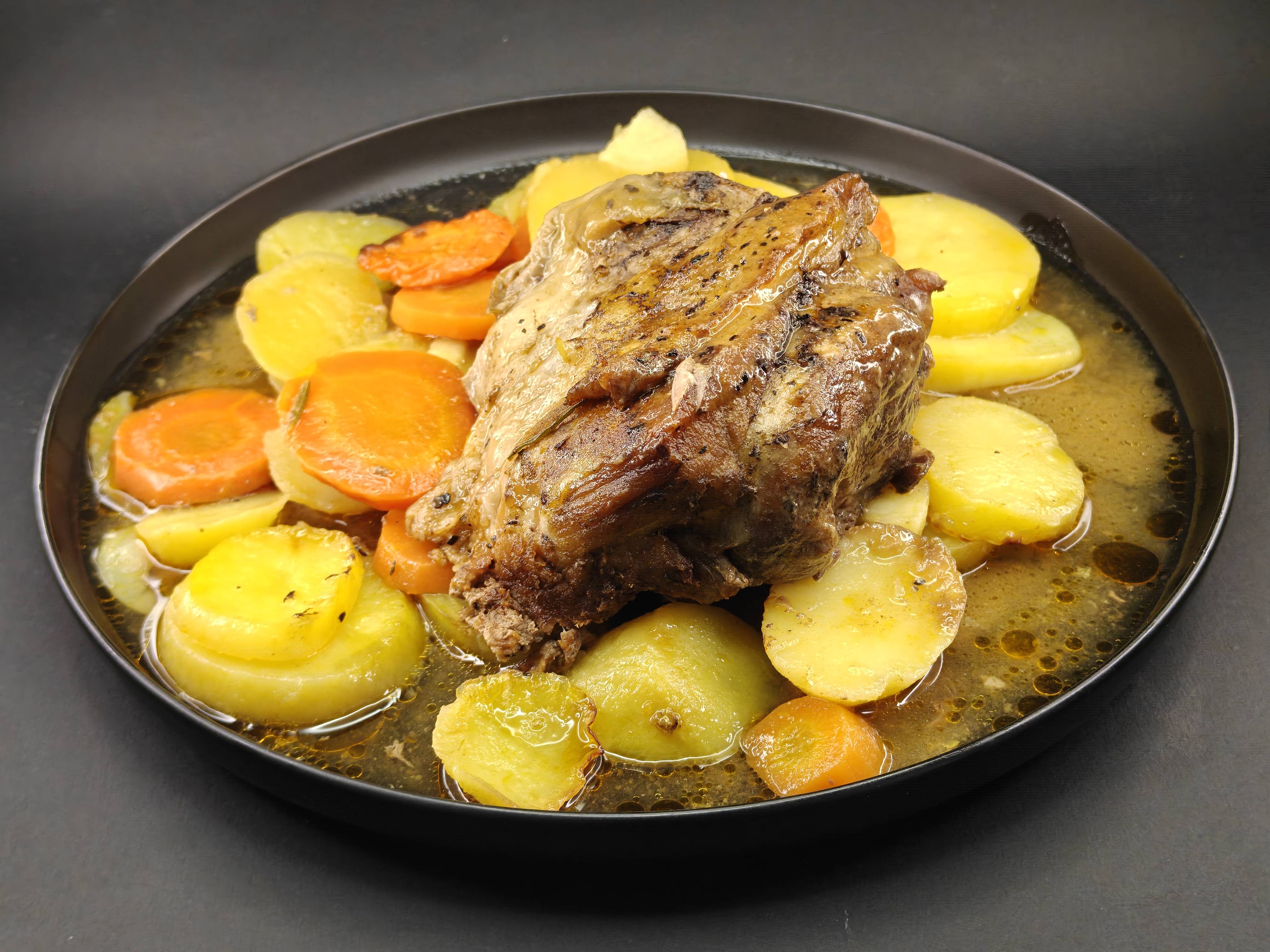 Свинско печено Макси с гарнитура