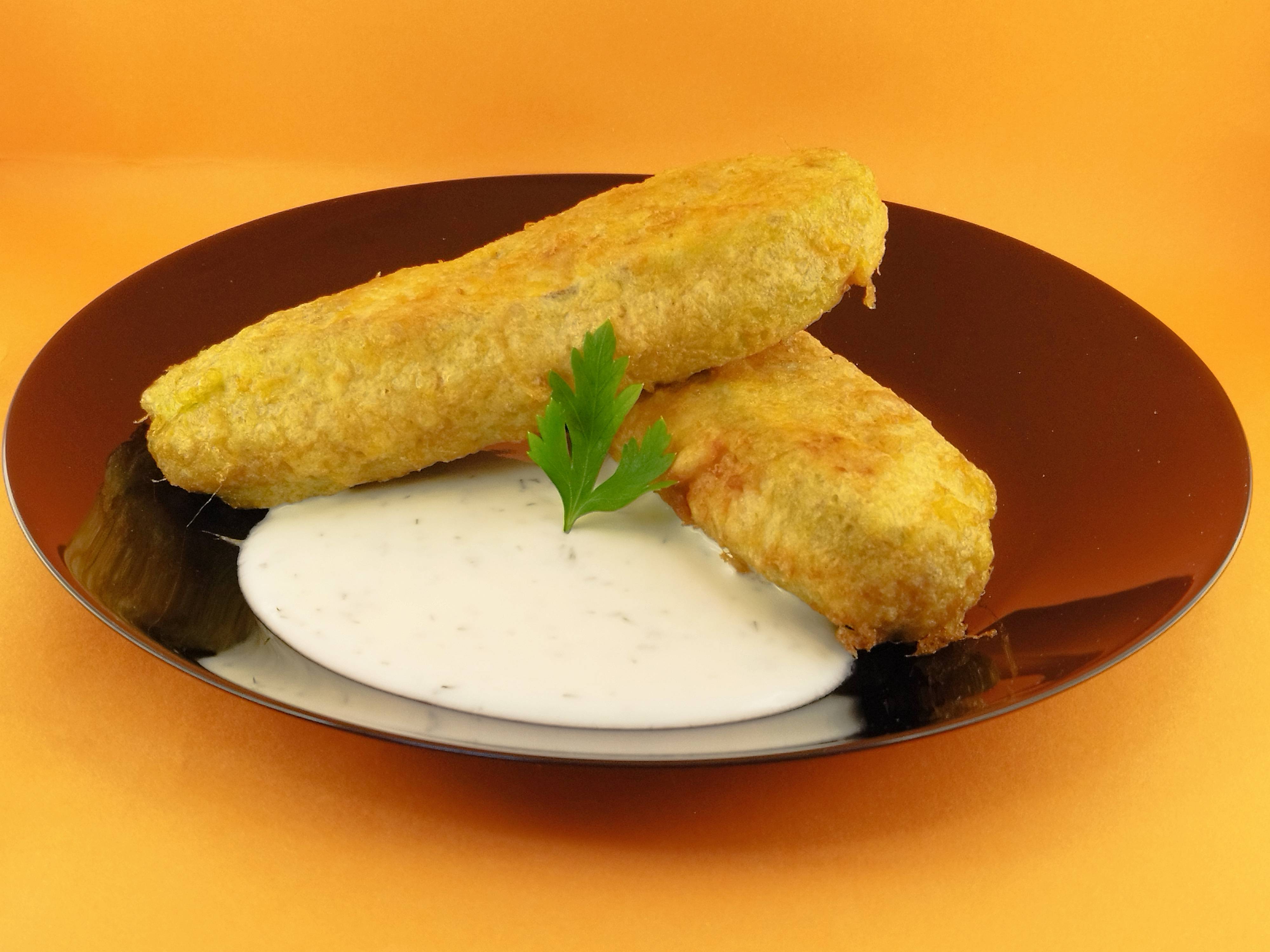 Тиквички бюрек с млечен сос 