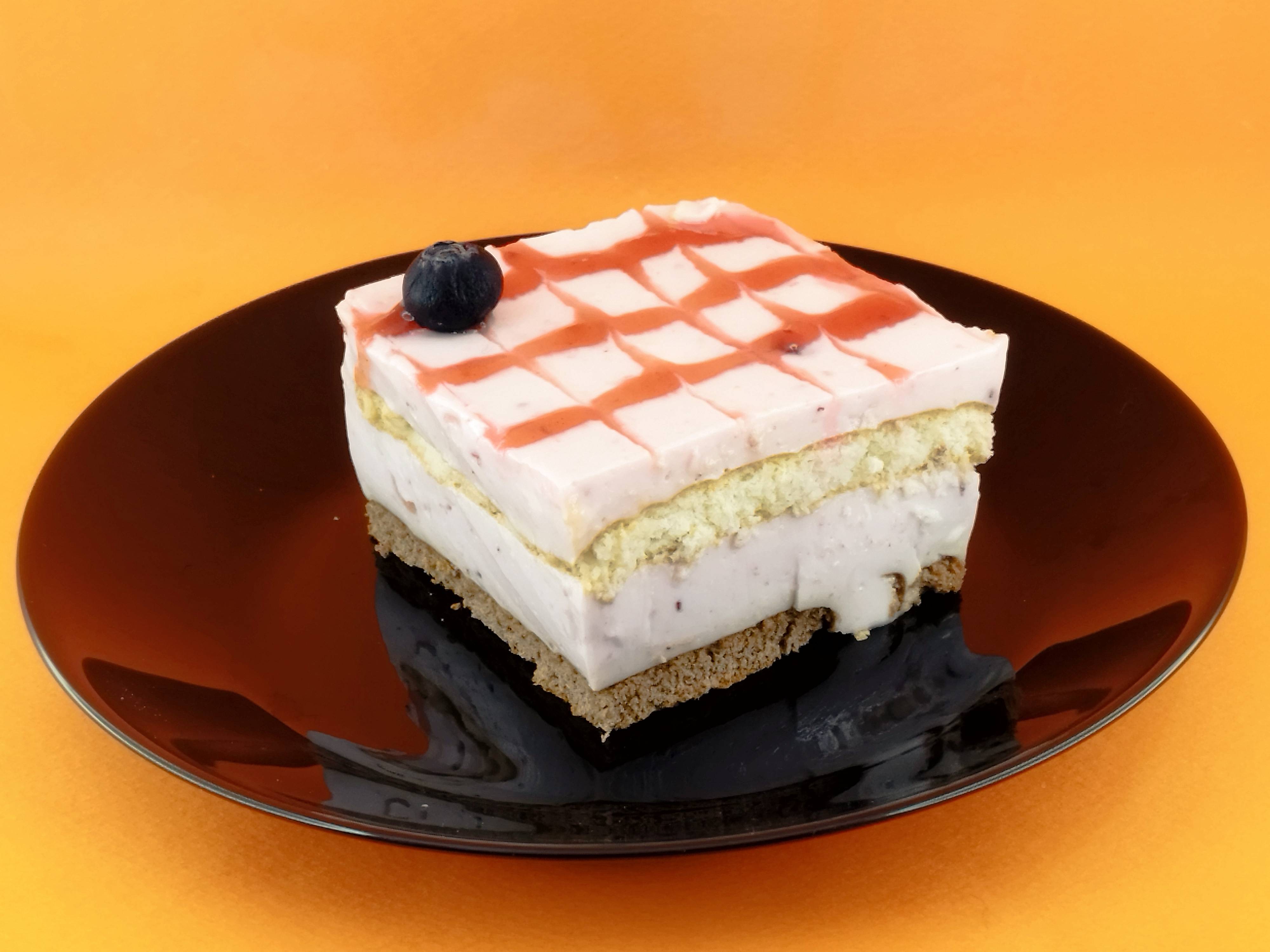 Торта йогурт с бисквити